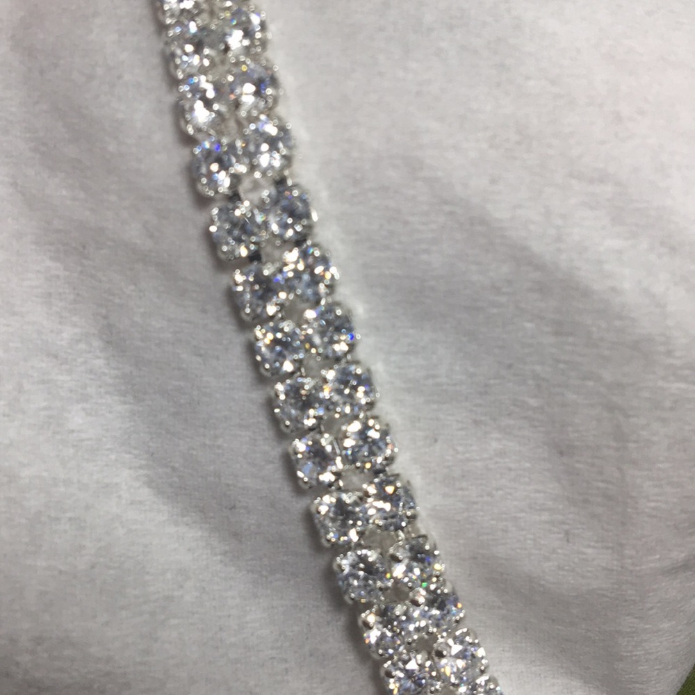 Jewelry - Picture 3 of 4